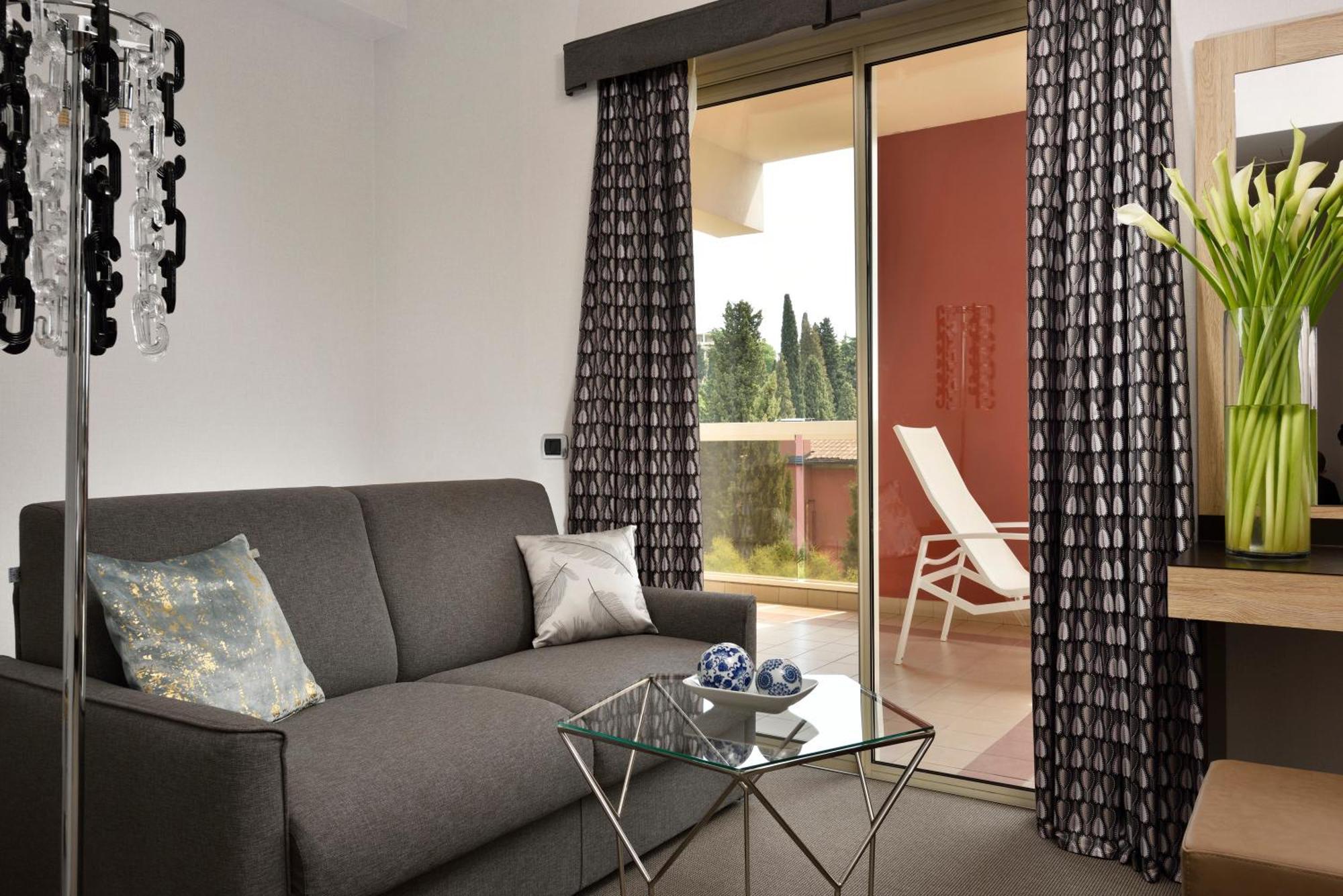 Junior Suite Pool View Spa access
